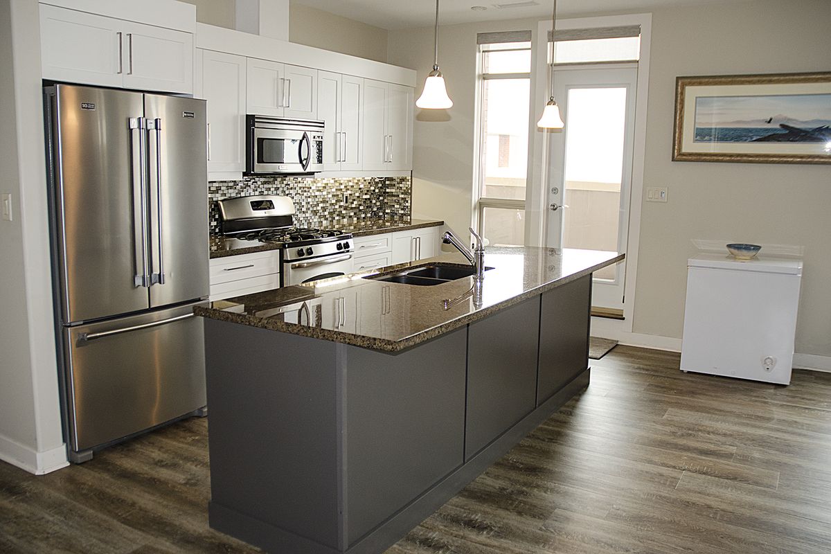 02-bealuie-luxury-vinyl-installtion-condo-home