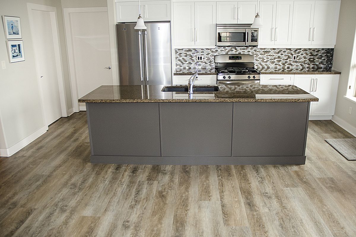 04-bealuie-luxury-vinyl-installtion-condo-home