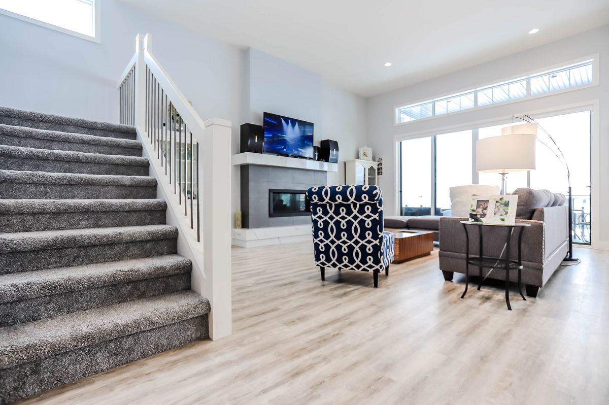 11-luxury-vinyl-installation-in-detached-home