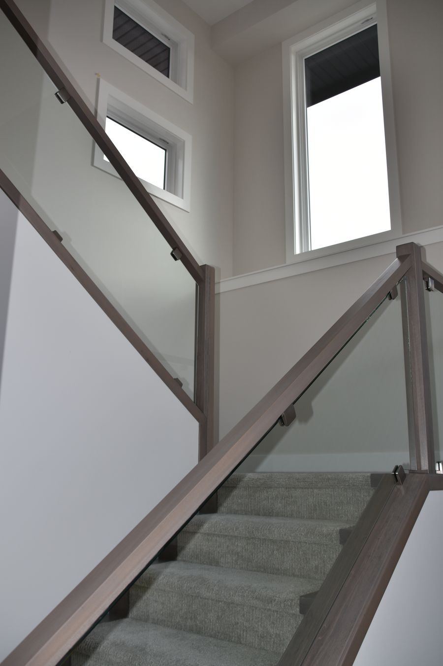 01-new-home-hardwood-and-luxury-vinyl-project-kelowna-bc-carpet