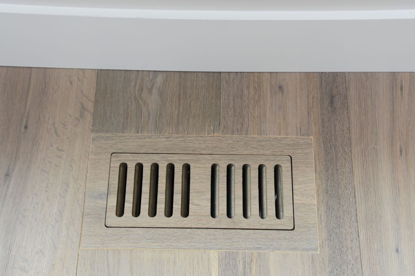 05-new-home-hardwood-and-luxury-vinyl-project-kelowna-bc-hw-custom-vent